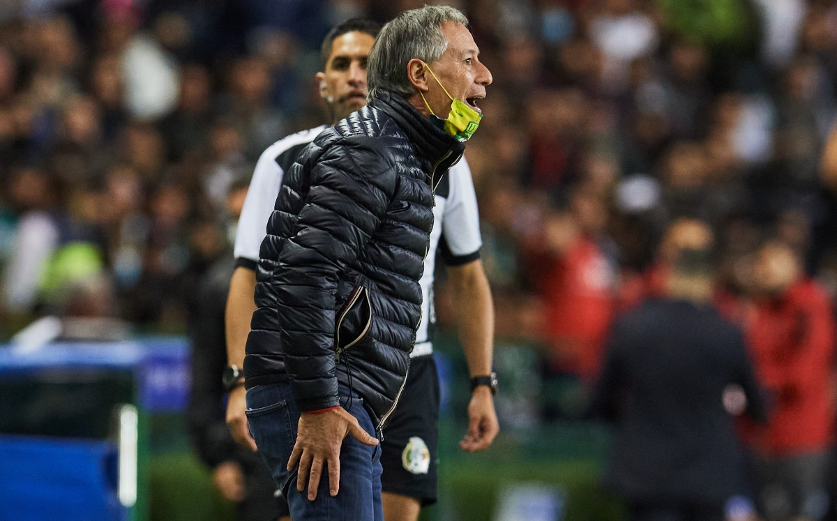 Ariel Holan ganó el duelo de estrategias en la Final de Ida. FOTO: Mexsport.