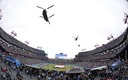 Los helicópteros militares sobrevolando el Nissan Stadium el pasado 14 de noviembre. (Reuters)