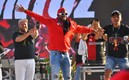 Julián Quiñones no paró de bailar. Foto: Imago7