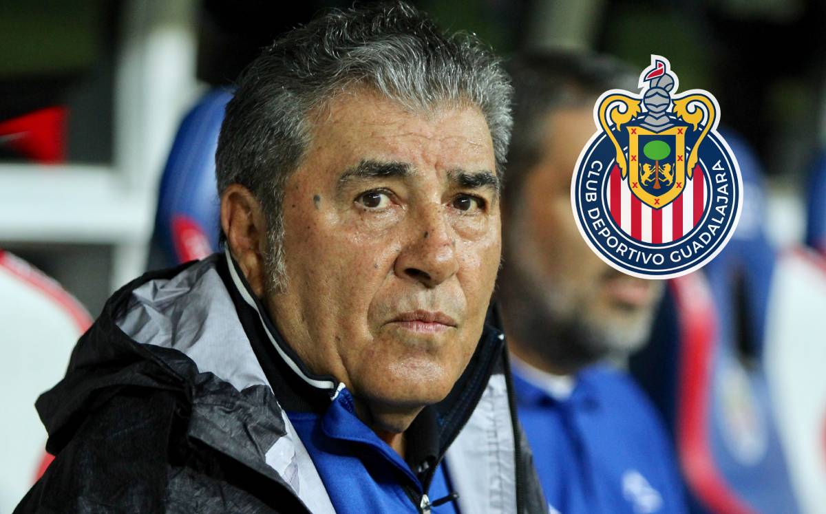 Carlos Reinoso se puso en su momento una playera de las Chivas (Foto Imago)