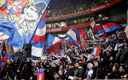 El París FC vs Lyon fue suspendido tras  incidentes en las tribunas (Reuters)