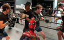 Tom Holland demostró tener gran habilidad para el boxeo. (Foto: Especial)