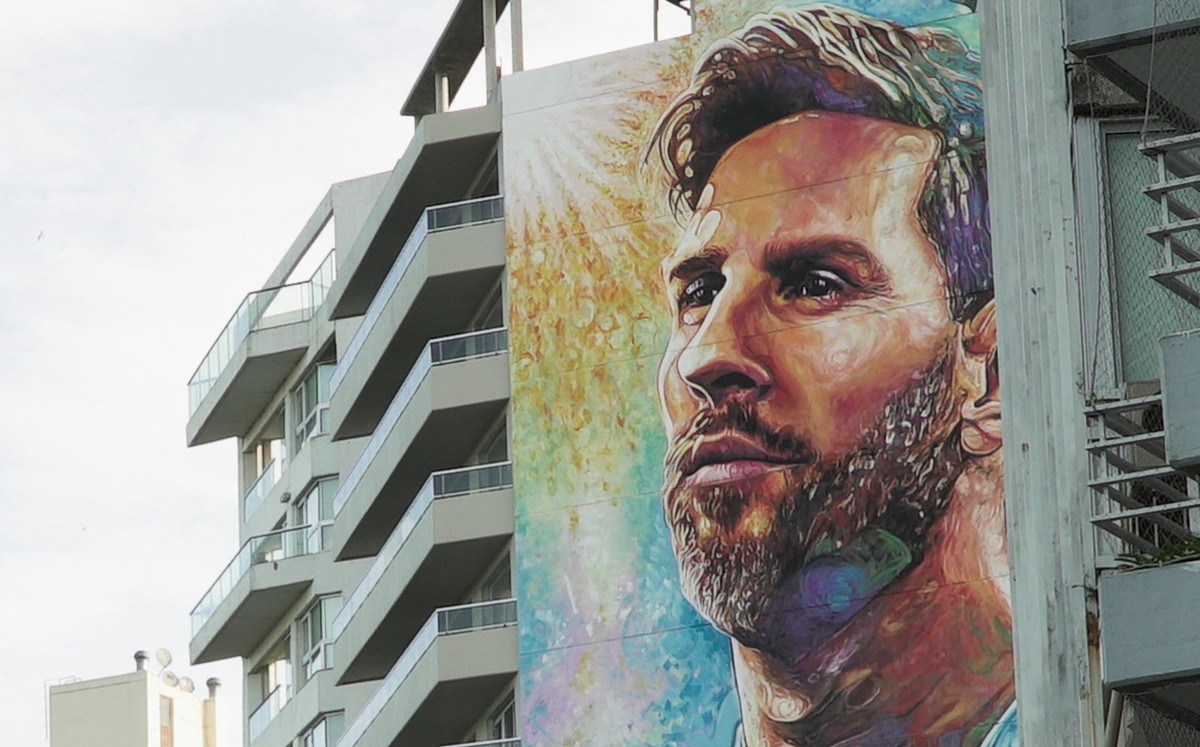 Un mural dedicado a Lionel Messi en su ciudad natal de Rosario. (Reuters)