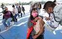 36,727 personas recibieron la vacuna para el estudio (Reuters)