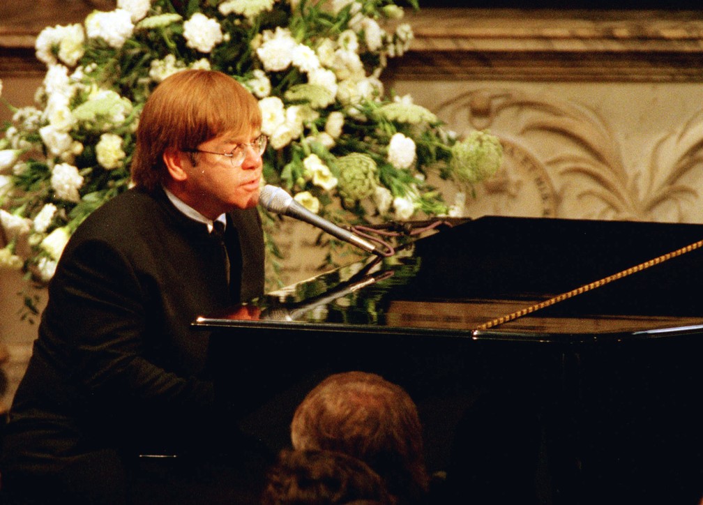 Elton John durante el funeral de la princesa Diana de Gales (Foto: Reuters)