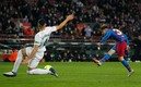 Gavi durante uno de los goles que ha anotado. Foto: Reuters