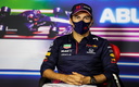 Checo Pérez se quedó con el cuarto lugar de la clasificación de pilotos en 2021. (Reuters)