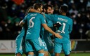 Los Merengues celebrando el tanto definitivo de Isco. (AFP)