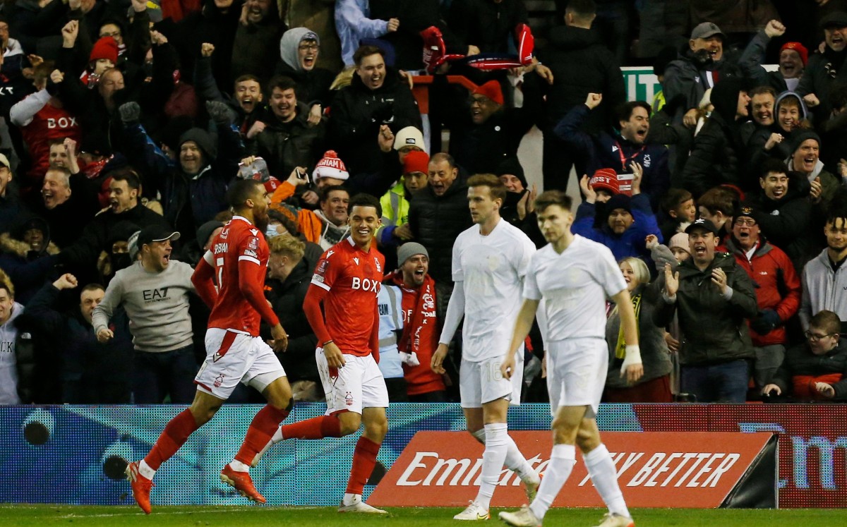 Nottingham Forest clasificó a la cuarta ronda de la FA Cup con un tanto de Lewis Grabban. (Reuters)