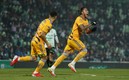Salcedo salvó a Tigres en el último minuto. Foto: Imago