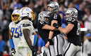 La campaña regular terminó con un espectacular duelo entre Chargers y Raiders | Reuters