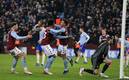 Aston Villa rescató el empate ante el Manchester United (AFP)