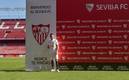 Tecatito fue oficialmente presentado como nuevo jugador del Sevilla (Foto AFP)
