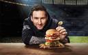 La hamburguesa 'Messi' estará a la venta en todo el mundo a partir del 1 de marzo (EFE)