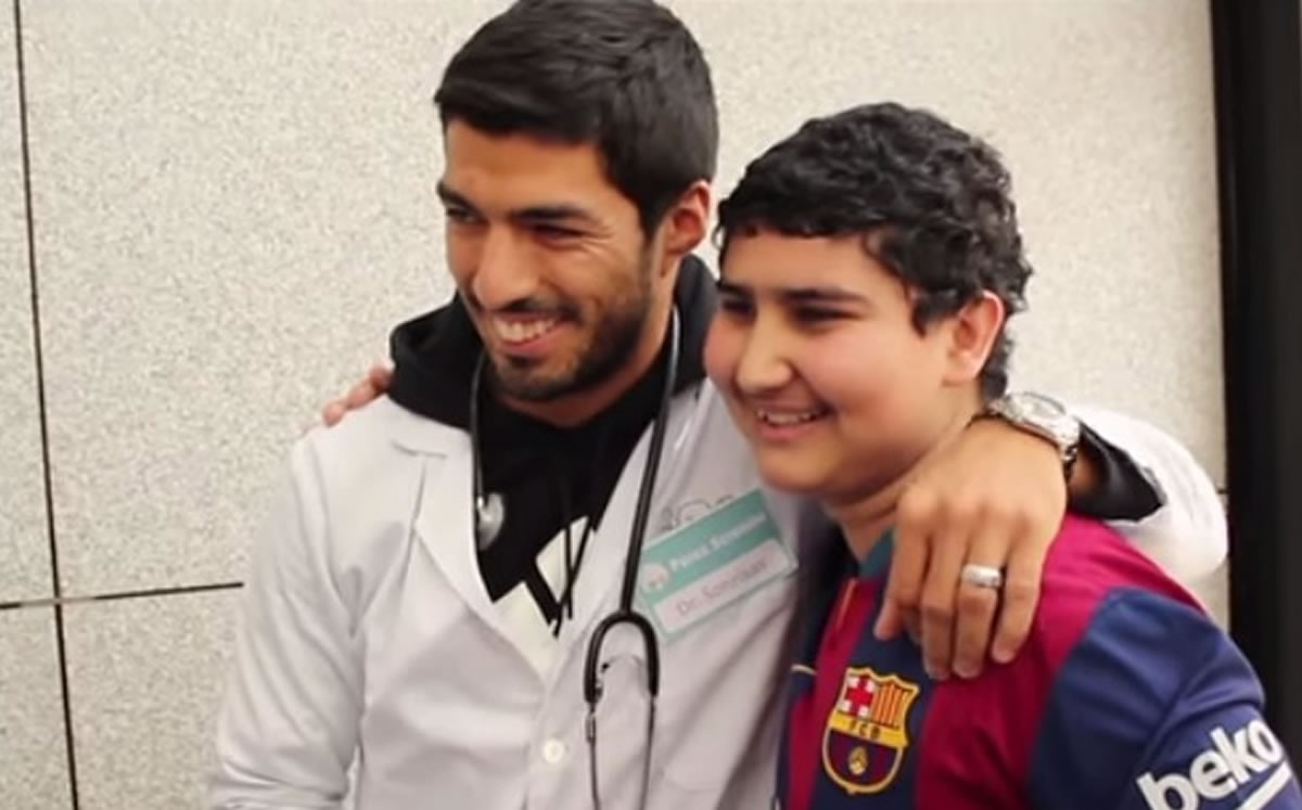 Luis Suárez junto a Mateo.