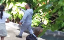 Una persona fue captada empuñando un arma de fuego | Captura