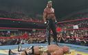 Jeff Jarett se tiró al suelo para que Hogan ganara sin problemas el cinturón. (WWE)
