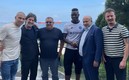 Mario Balotelli ya posó con los nuevos colores de su club. FOTO: @AdsKulubu