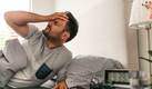 La resaca puede causar dolor de cabeza y sequedad en la boca.