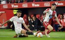 El Tecatito Corona fue titular con el Sevilla ante el Celta este sábado. FOTO: AFP.