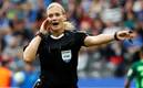 Bibiana Steinhaus hizo historia en el futbol alemán (Reuters)