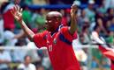 Hernán Medford marcó el 2-1 para Costa Rica en el Azteca rumbo a Corea-Japón 2002 (Mexsport)