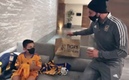 Gignac le dio unos regalos al niño. (Foto: Tigres)