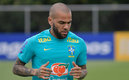 Alves se dice listo para pelearle a quien sea | Reuters