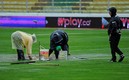 Así sacaban el agua de la cancha del Estadio Hernando Siles. Foto: AFP