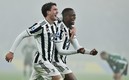 Vlahovic y Zakaria anotaron sus primeros goles con la Juventus. (Reuters)