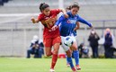 Bibiana Quintos y Paola López disputan la pelota en CU. Foto: Imago7
