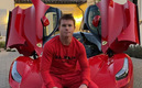 Canelo Álvarez junto a su Ferrari. (FOTO: @canelo)