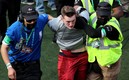 El primer espontáneo intentó tomar fama al inicio del Super Bowl. Foto: AFP
