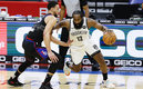 Harden (derecha), pasó de Brooklyn a Philadelphia | AFP