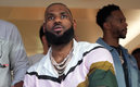 LeBron llamó la atención en el SoFi Stadium | Reuters