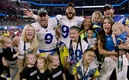 Los jugadores celebraron con su familia. (Foto: Disney)
