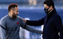 Nasser Al-Khelaifi con Neymar en una sesión de entrenamiento del PSG. (AFP)