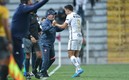 Lillini felicita a Dinenno por su gol, que rompia su racha sin anotar en este 2022. Foto: Mexsport