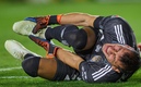 Nahuel Guzmán se quejaba del dolor. (Foto: Mexsport)