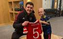 Harry Maguire tuvo un hermoso gesto con un pequeño fan del Man Utd (Instagram @manchesterunited)