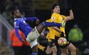 Raúl Jiménez luchó todo el partido, pero se quedó sin gol. Foto: AFP