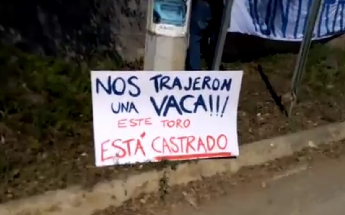 https://cdn2.mediotiempo.com/uploads/media/2022/02/21/aficion-de-rayados-se-manifiesta.jpg