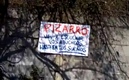 La afición de Rayados está muy molesta y se manifestó con mantas en El Barrial.