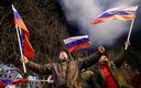 Los activistas celebran el reconocimiento de Rusia en Donetsk (Reuters)