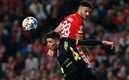 Edson Álvarez estuvo muy cerca de anotar. (Reuters)