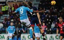 Osimhen ganó el salto para lograr el gol del empate. Foto: Reuters