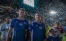 Santi Giménez junto al Chaco, su padre. (FOTO: Mexsport)