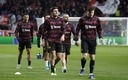 Jugadores del United calentando previo al duelo contra el Atlético de Madrid. (Reuters)