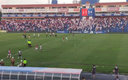 Así fue la bronca entre jugadores y aficionados del Paraná Clube. (Captura)