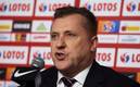 Cezary Kulesza, presidente de la Asociación Polaca de Futbol, en conferencia de prensa (Foto Reuters)